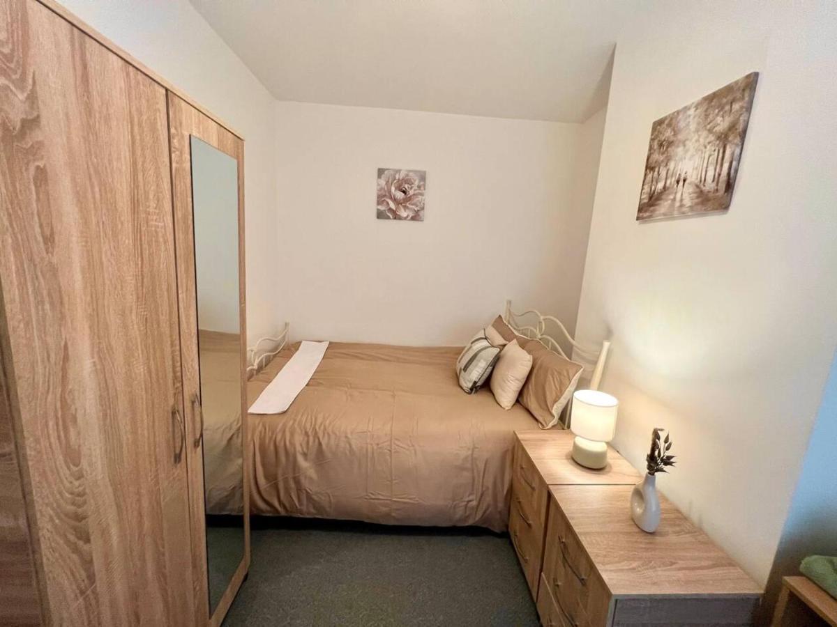 4 Bedroom Terrace House Wellingborough Eksteriør billede