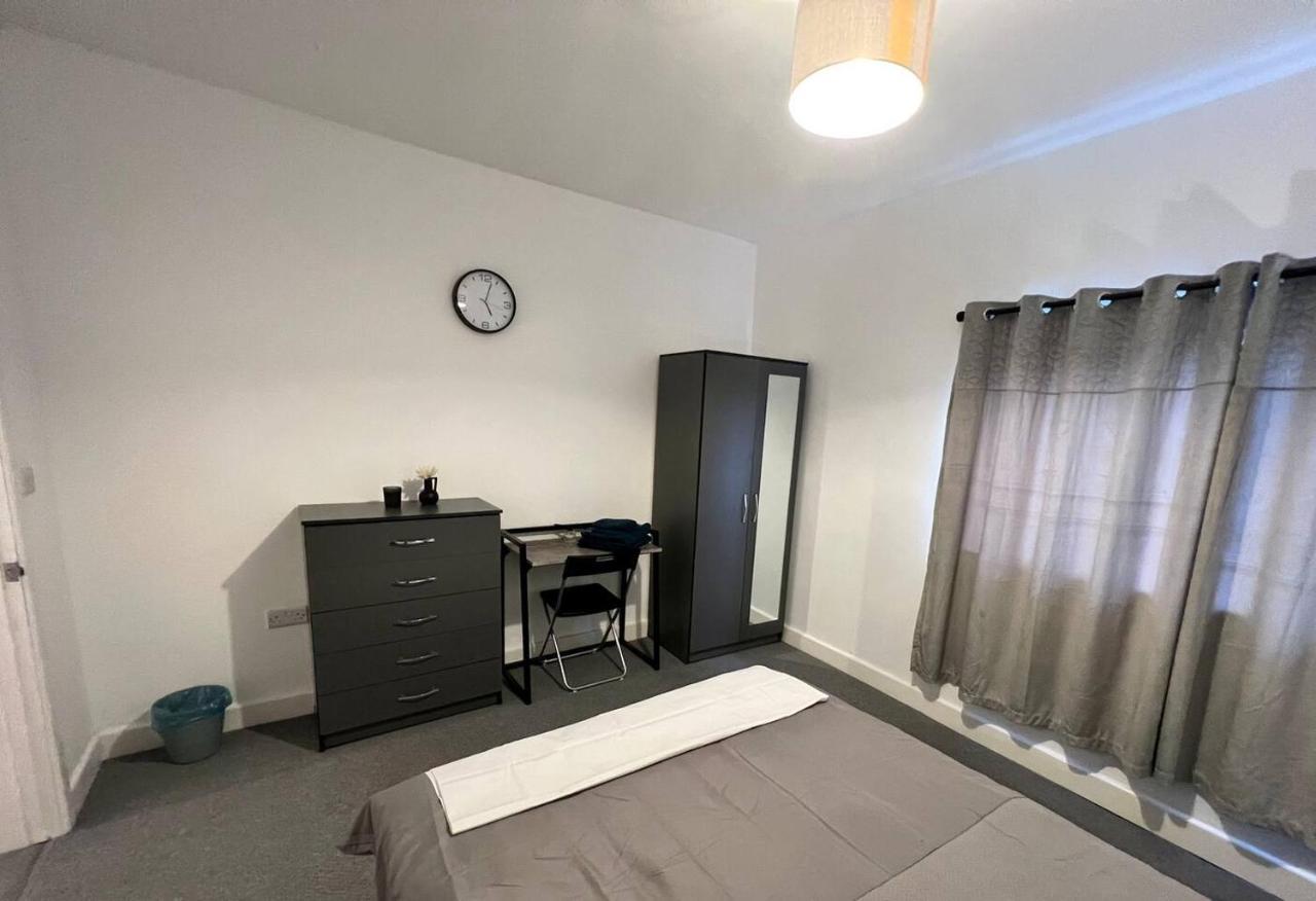 4 Bedroom Terrace House Wellingborough Eksteriør billede