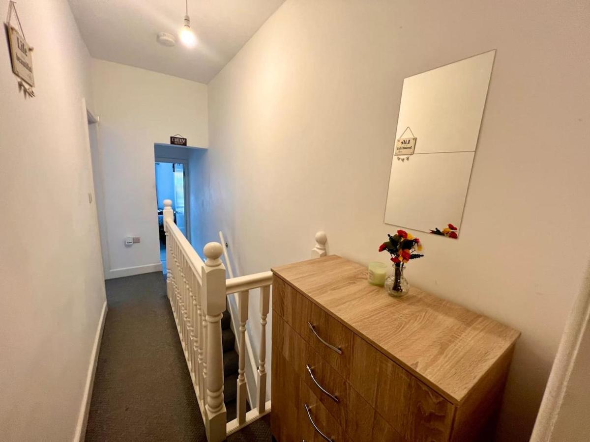 4 Bedroom Terrace House Wellingborough Eksteriør billede