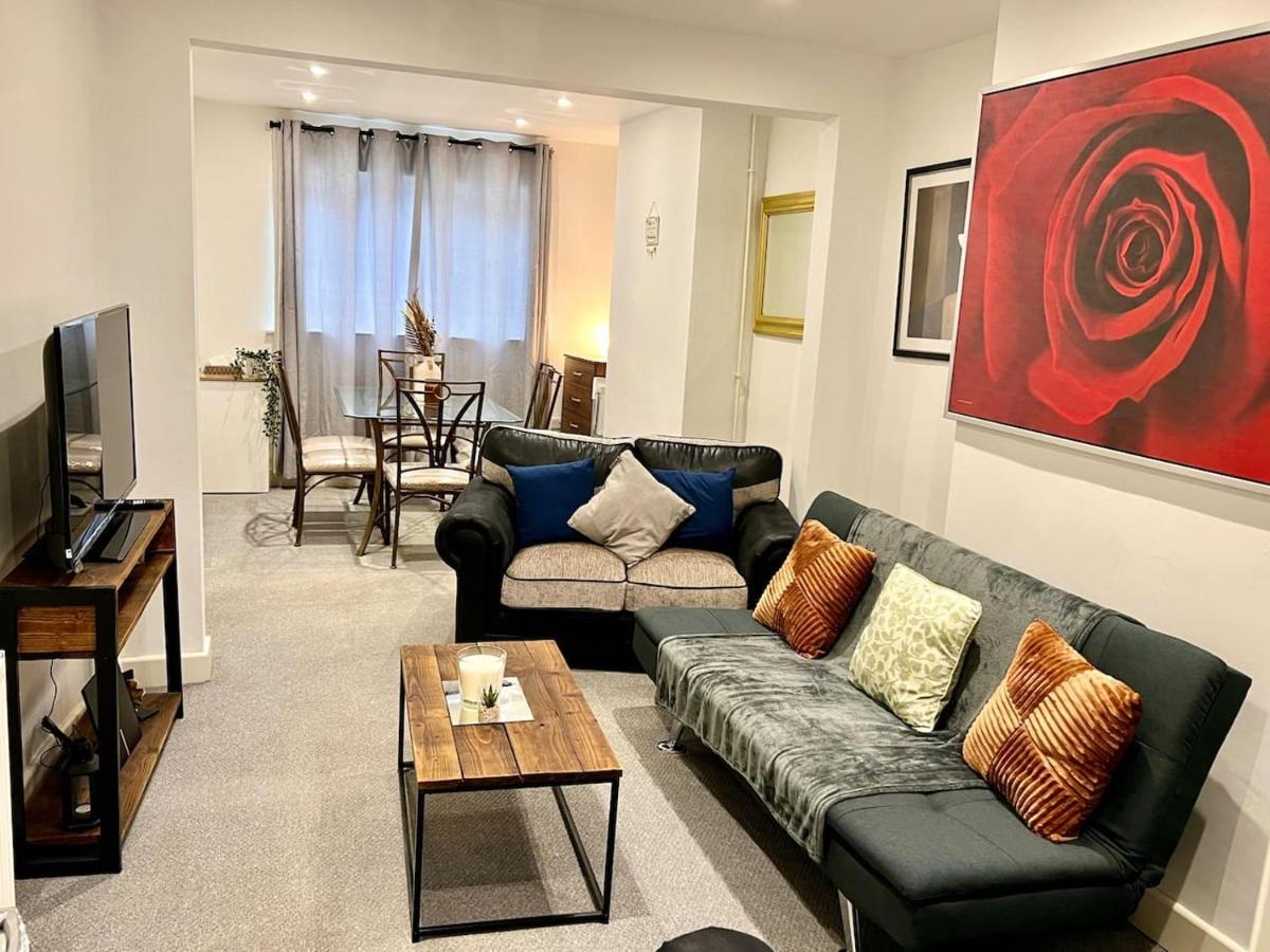 4 Bedroom Terrace House Wellingborough Eksteriør billede