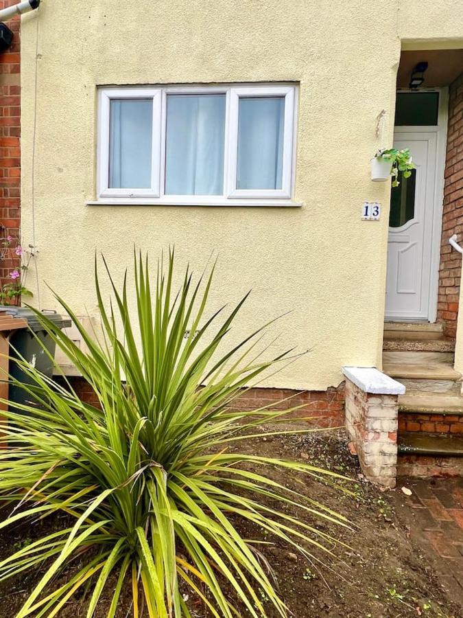 4 Bedroom Terrace House Wellingborough Eksteriør billede