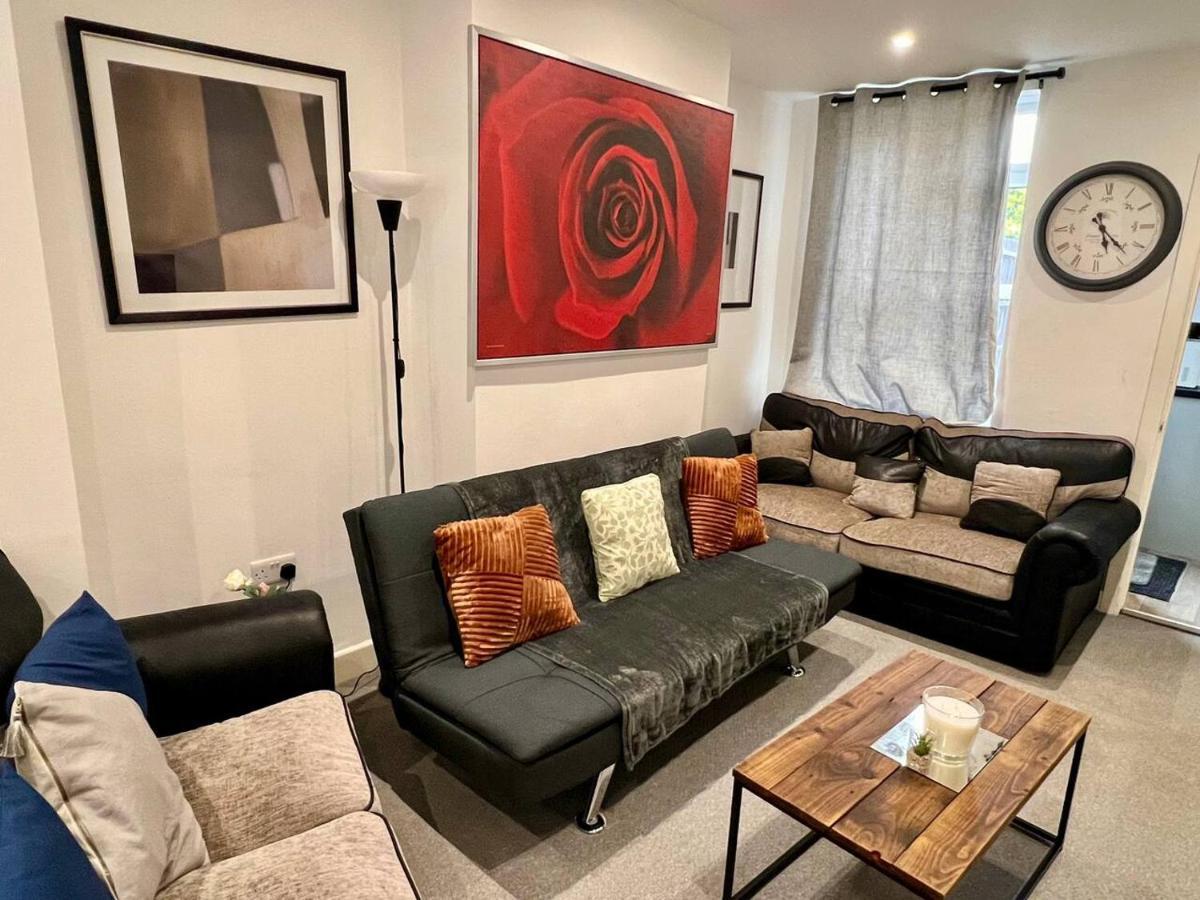 4 Bedroom Terrace House Wellingborough Eksteriør billede