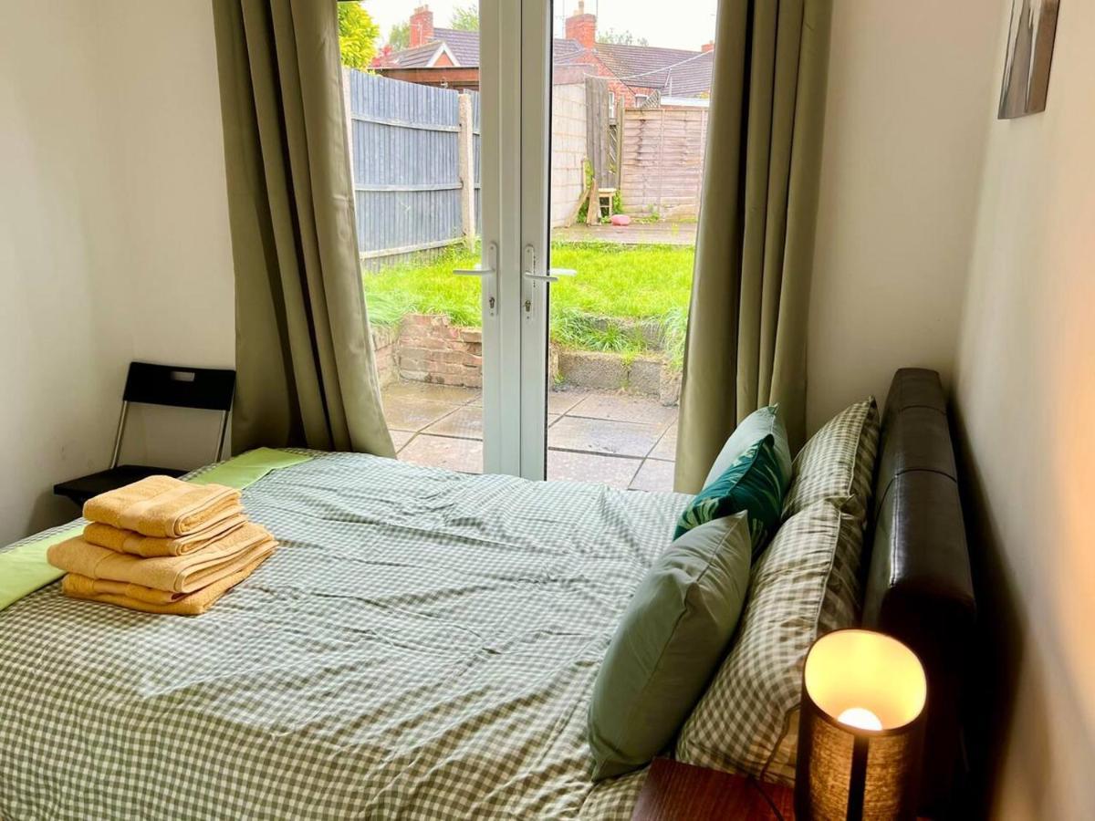 4 Bedroom Terrace House Wellingborough Eksteriør billede