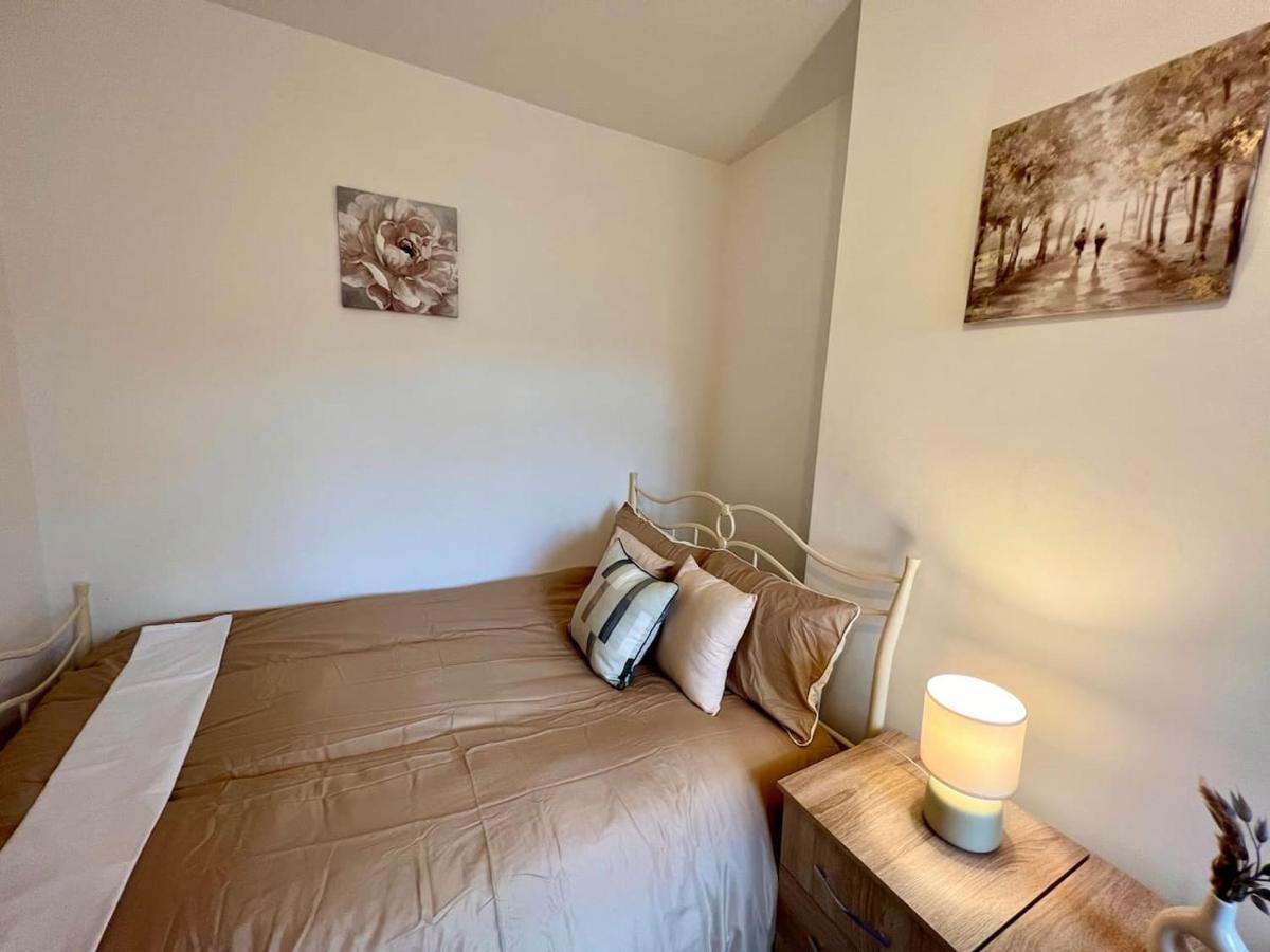 4 Bedroom Terrace House Wellingborough Eksteriør billede