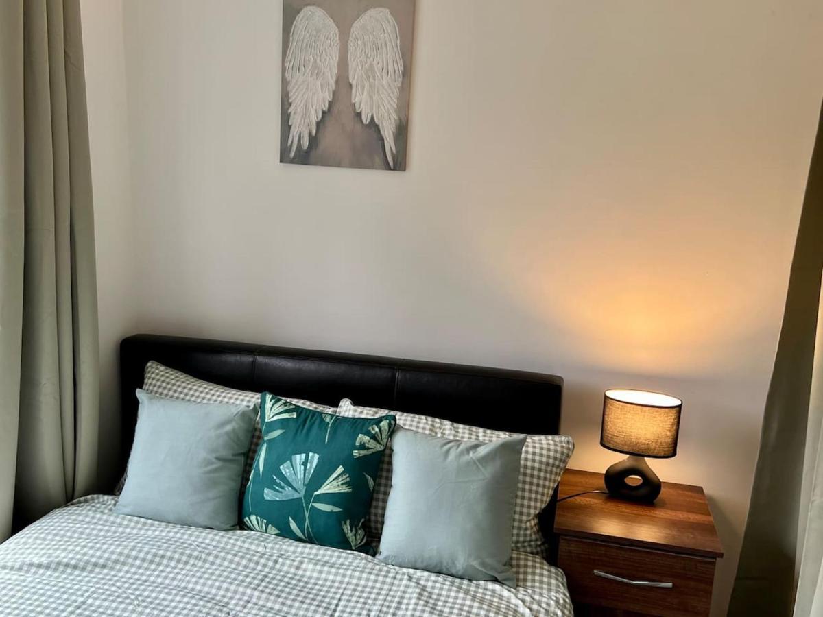 4 Bedroom Terrace House Wellingborough Eksteriør billede