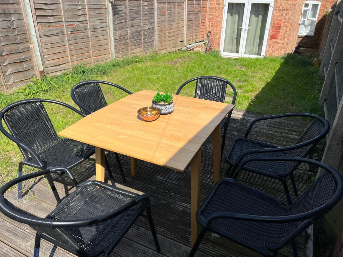 4 Bedroom Terrace House Wellingborough Eksteriør billede
